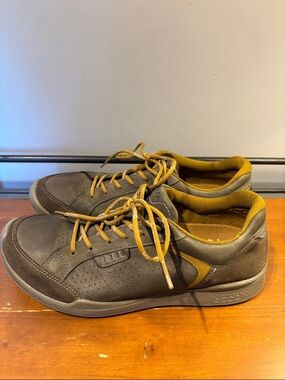 Ecco Leather Tan And Mustard Sneakers